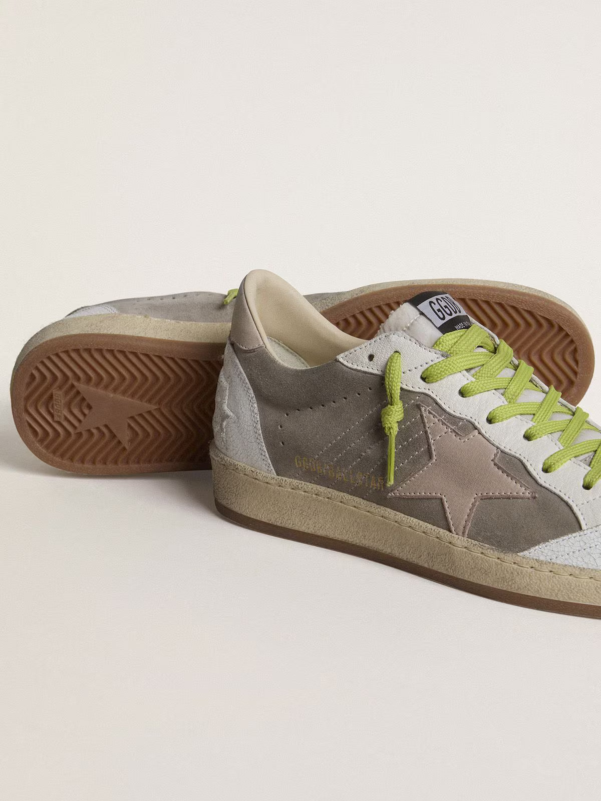 Ball Star Uomo in suede grigio con stella in suede rosa antico e talloncino in pelle beige