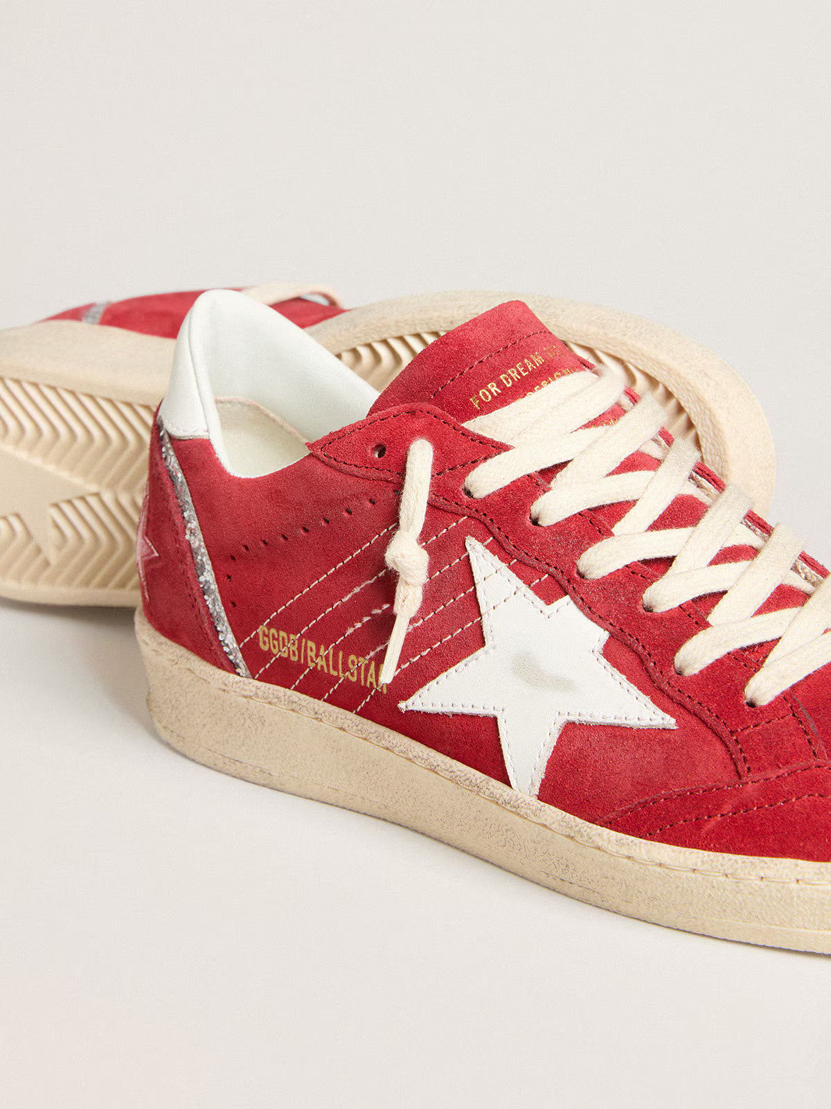 Ball Star in suede rosso con stella e talloncino in pelle bianca