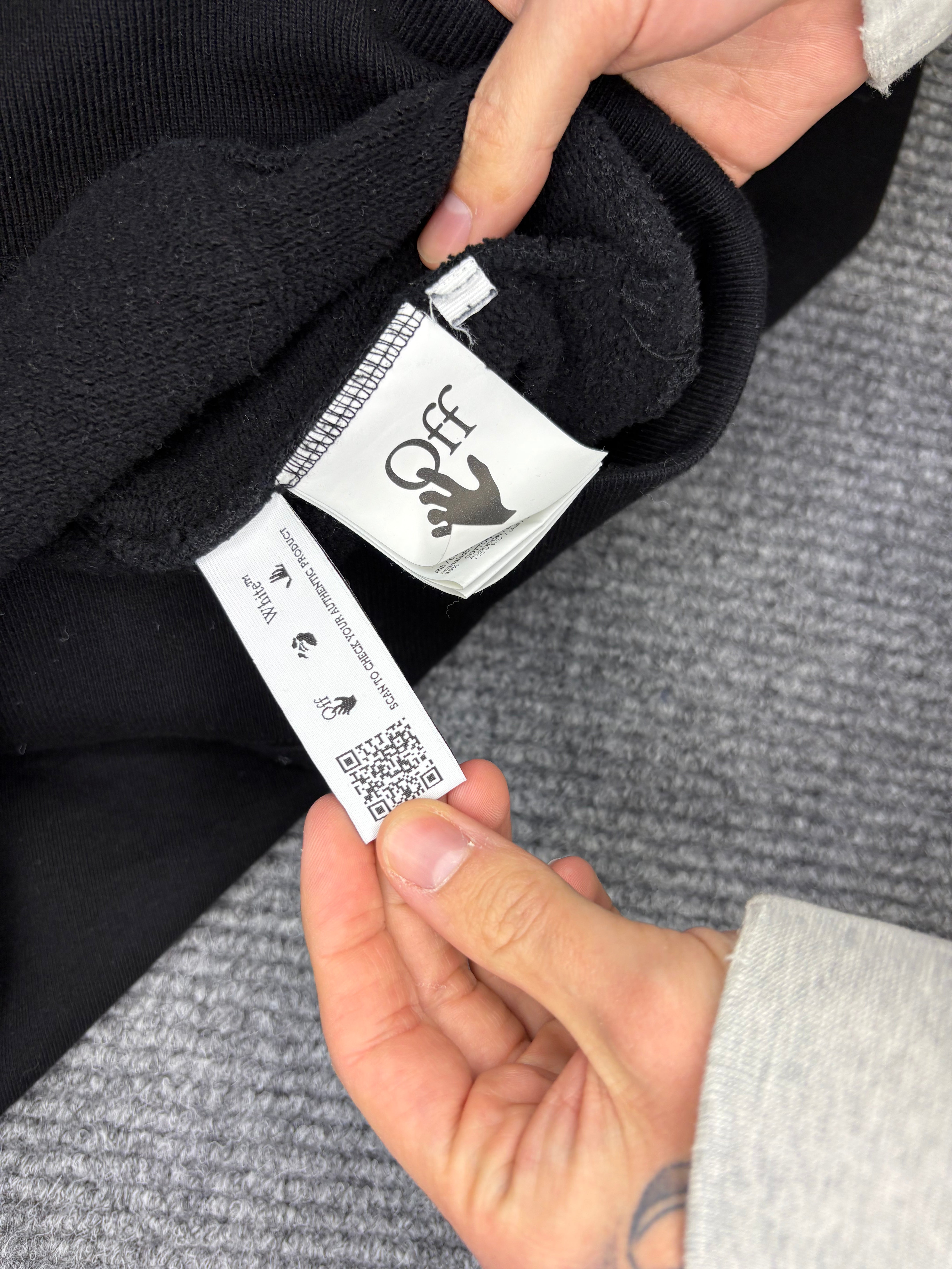 Off-White Hoodie Caravaggio Black Yellow M