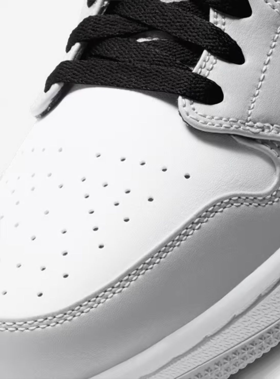 Air Jordan 1 Mid Light Smoke Grey