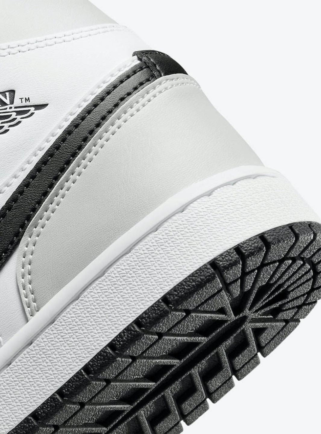 Air Jordan 1 Mid Light Smoke Grey