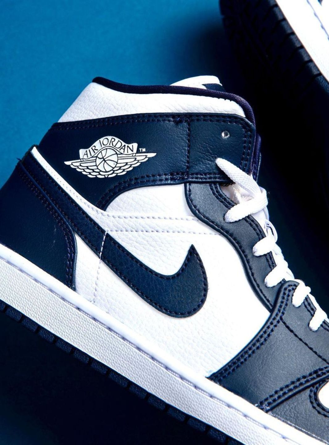 Air Jordan 1 Mid White Metallic Gold Obsidian