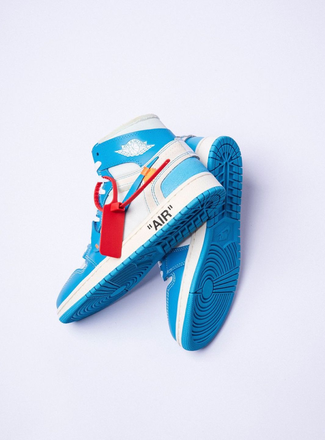 Air Jordan 1 Retro High Off-White University Blue