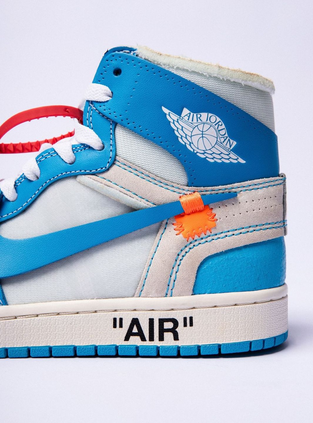 Air Jordan 1 Retro High Off-White University Blue