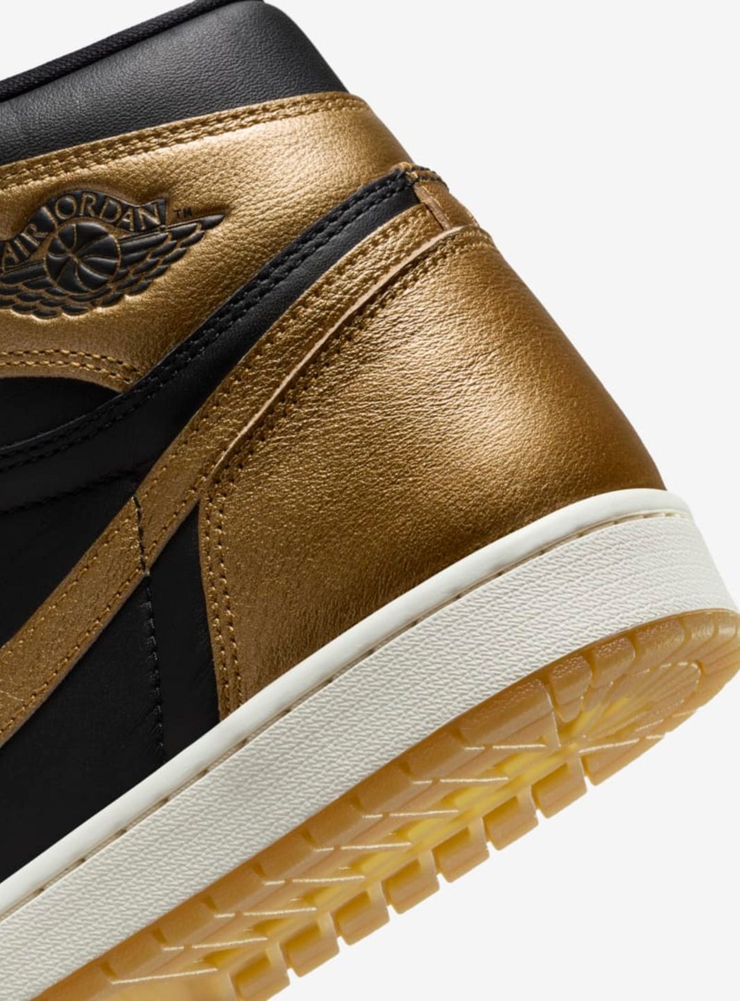 Air Jordan 1 Retro High OG Black Metallic Gold