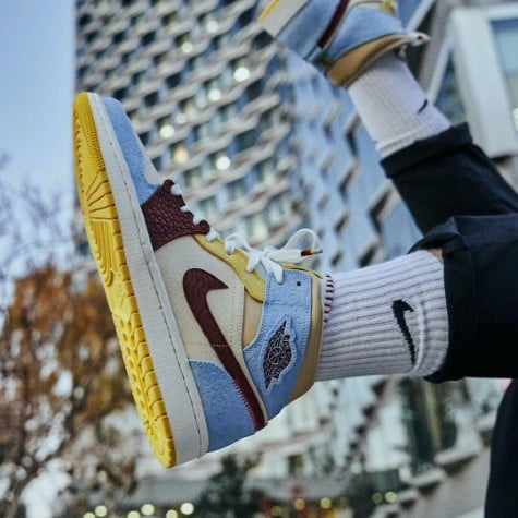 Air Jordan 1 Mid SE Fearless Maison Chateau Rouge
