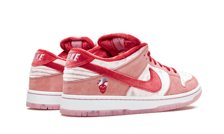 Nike SB Dunk Low StrangeLove Skateboards (Special Box)