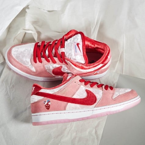 Nike SB Dunk Low StrangeLove Skateboards (Special Box)