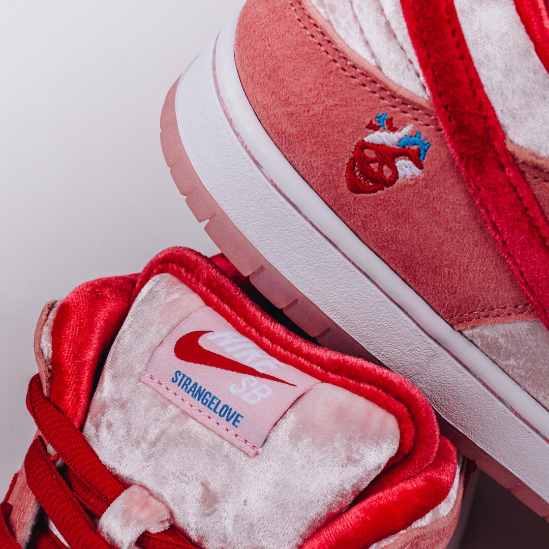 Nike SB Dunk Low StrangeLove Skateboards (Special Box)