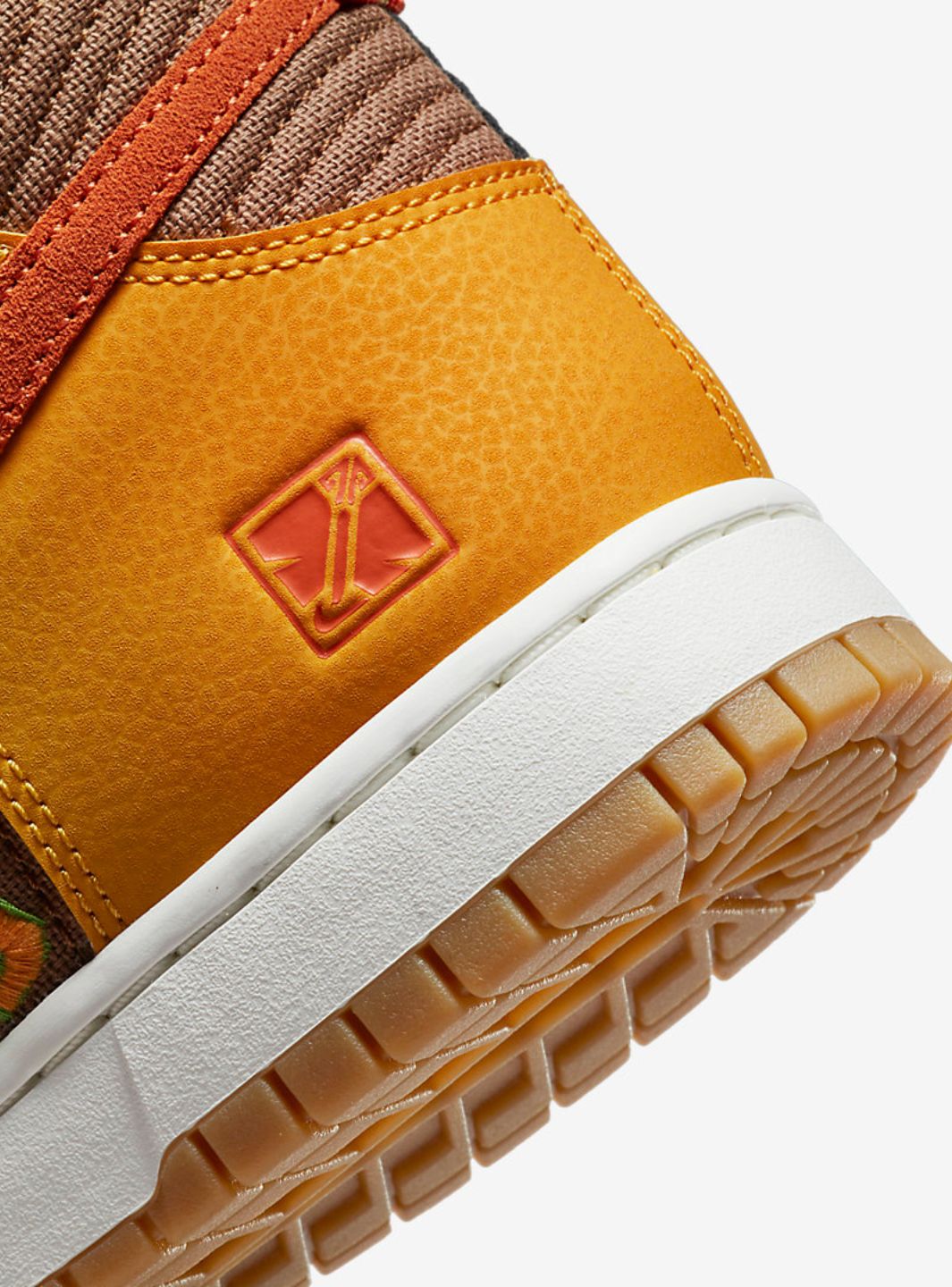 Nike Dunk High PRM Somos Familia