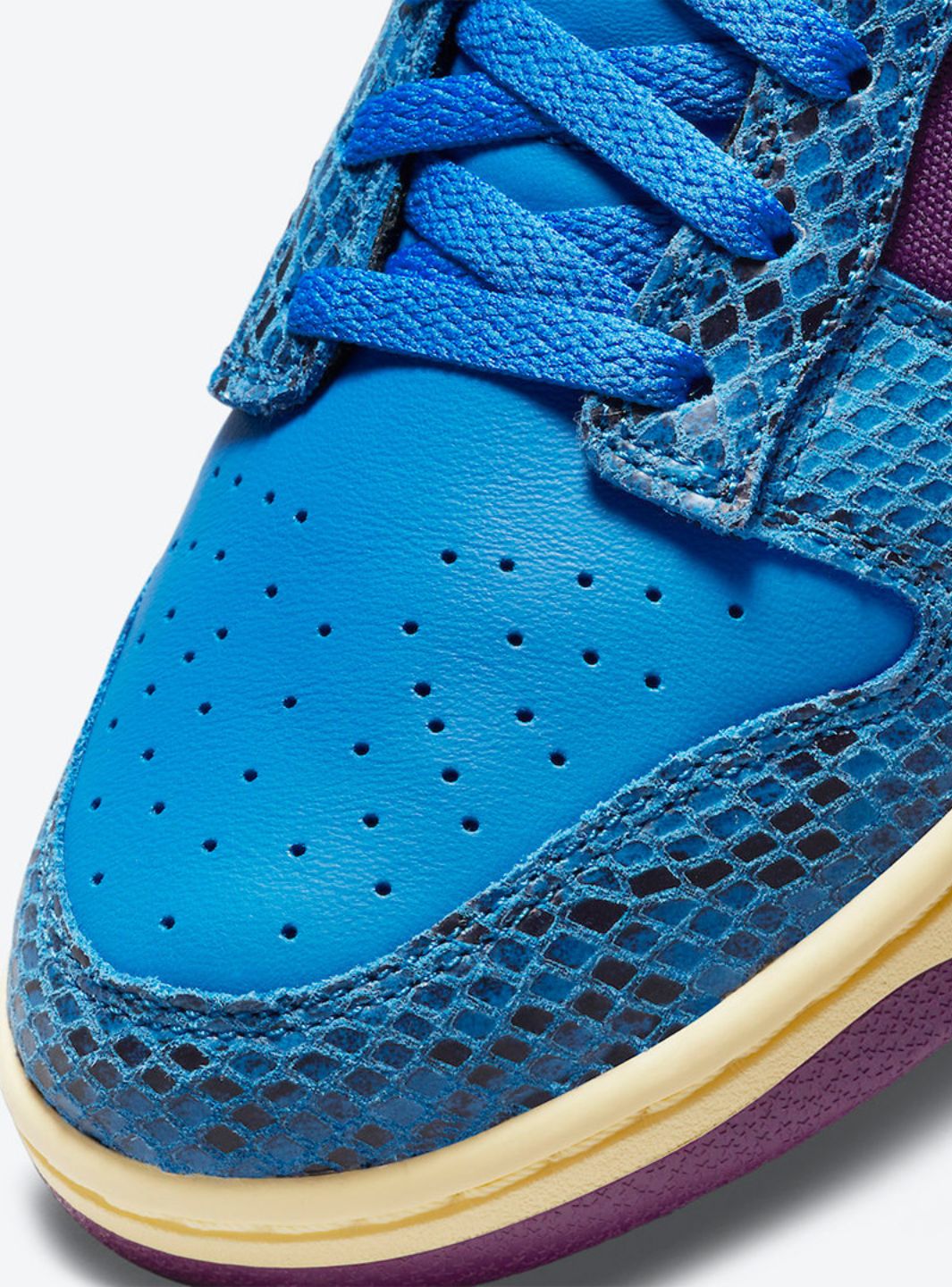 Nike Dunk Low Undefeated 5 On It Dunk vs. AF1