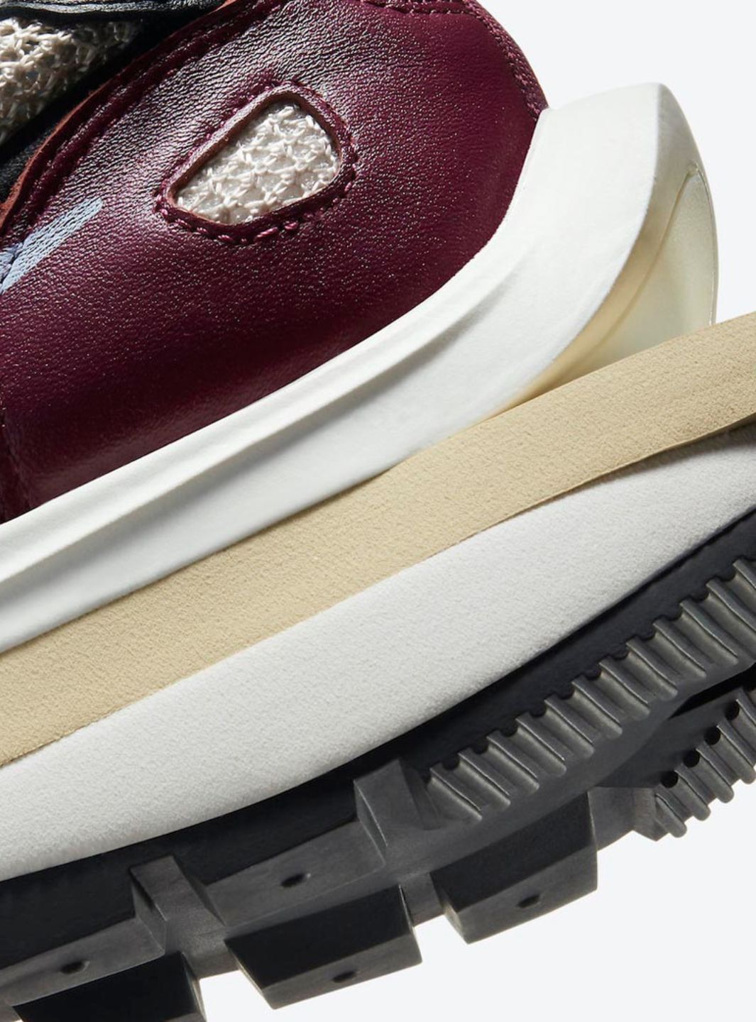 Nike Vaporwaffle Sacai Villain Red Neptune Green