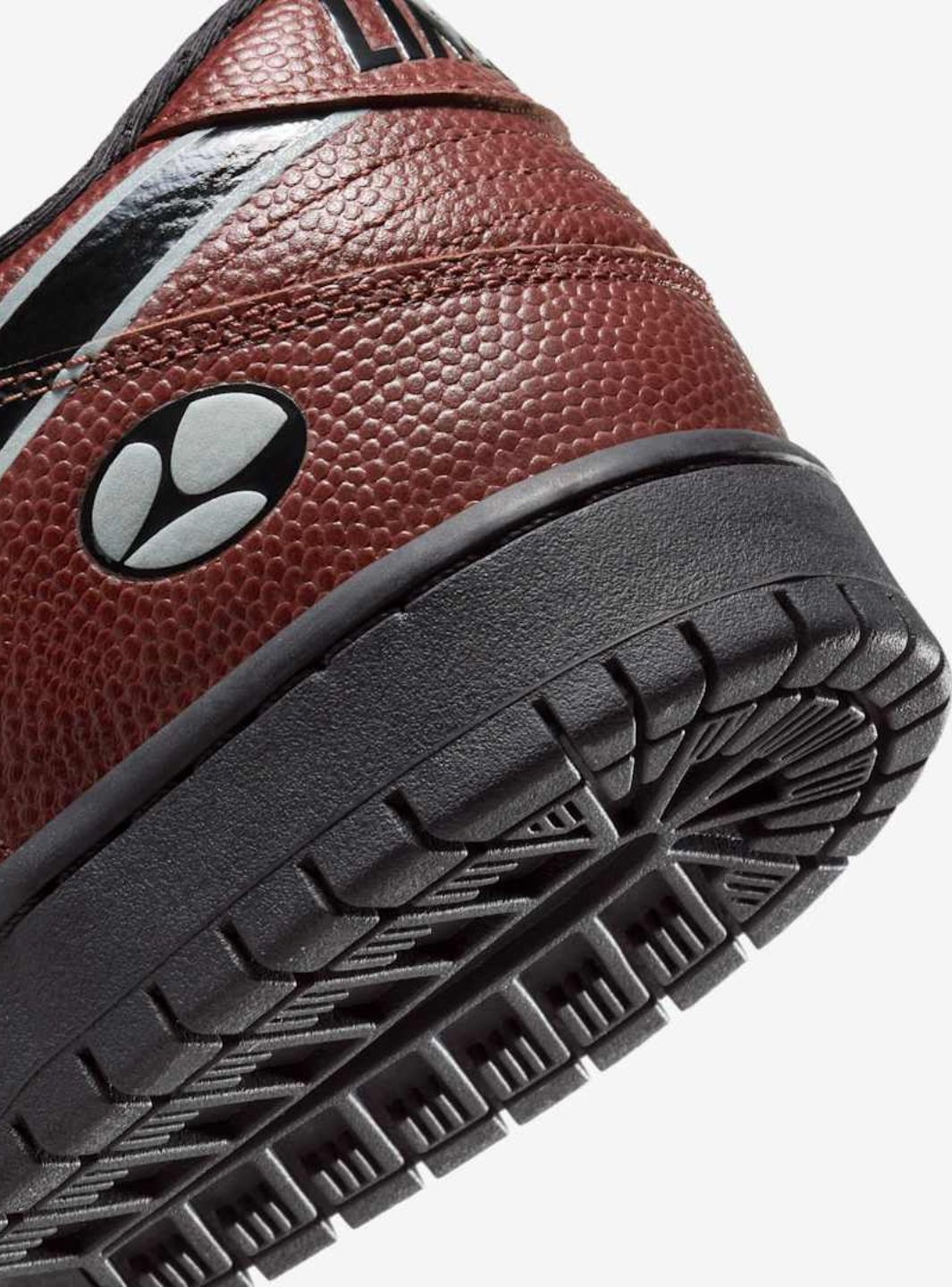 Nike SB Dunk Low Limosine Skateboards