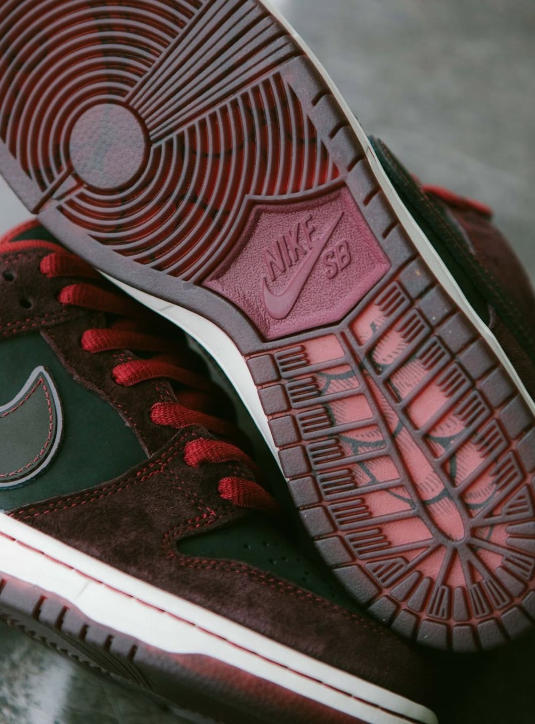 Nike SB Dunk Low Riot Skateshop