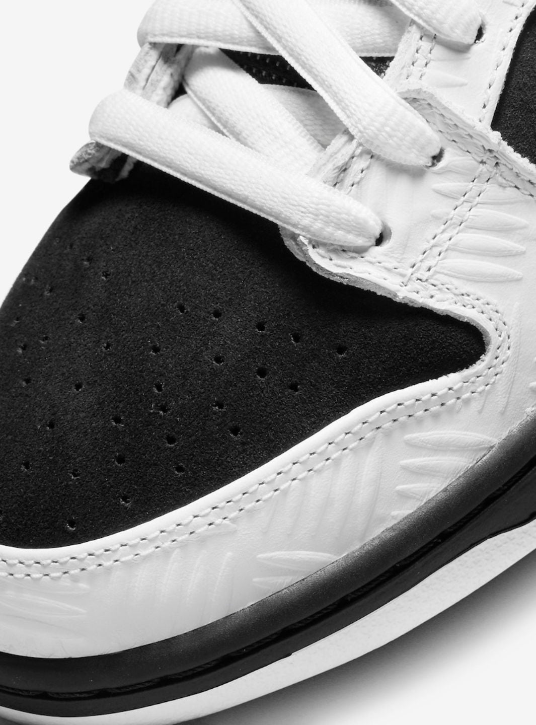 Nike SB Dunk Low TIGHTBOOTH