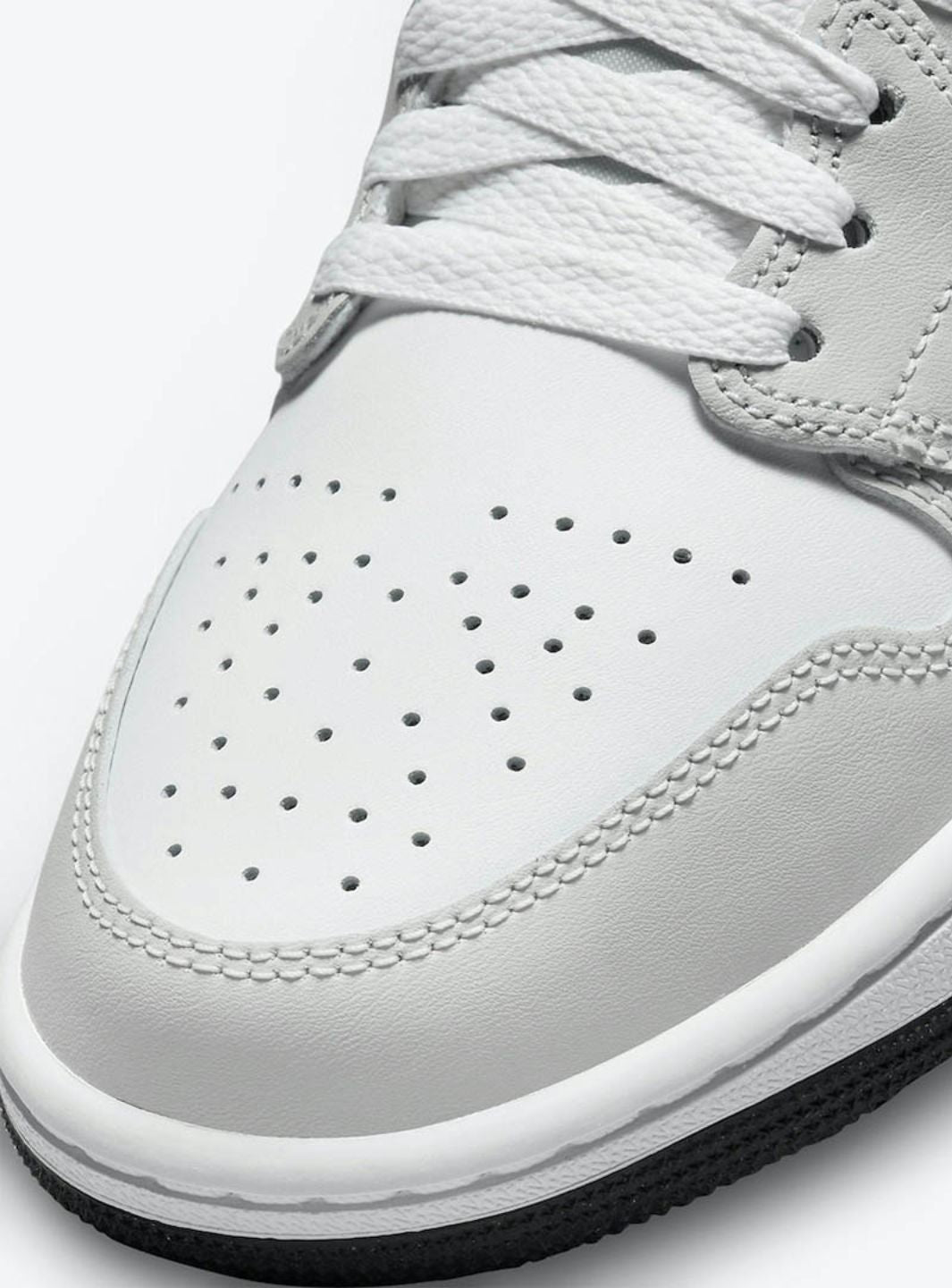 Air Jordan 1 Mid Light Smoke Grey