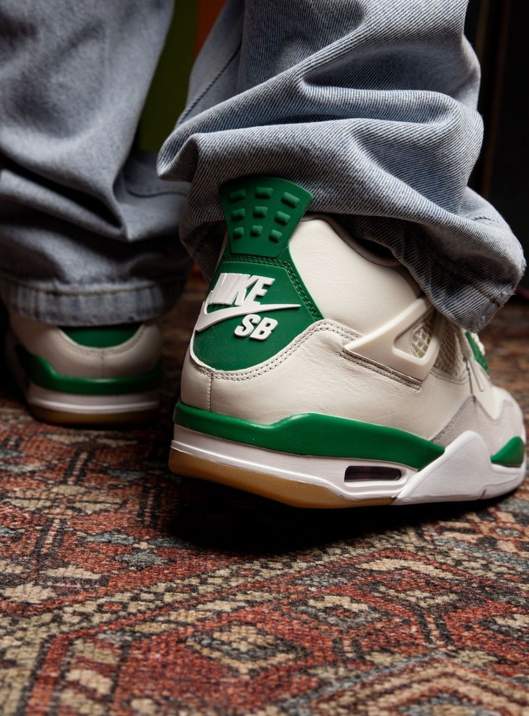Air Jordan 4 Retro SB Pine Green