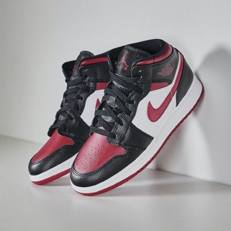 Air Jordan 1 Mid Bred Toe