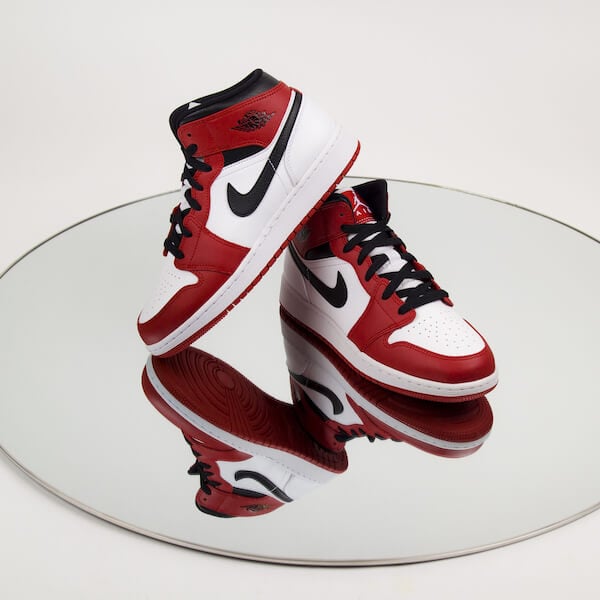 Air Jordan 1 Mid Chicago (2020)