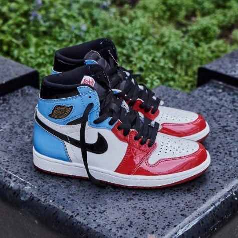 Air Jordan 1 Retro High Fearless UNC Chicago