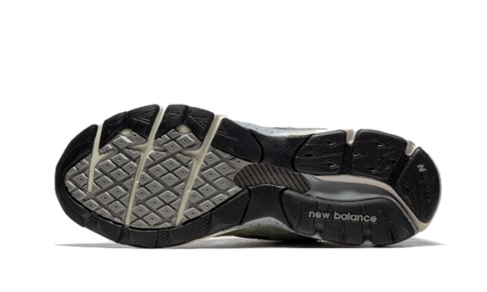 New Balance 990v3 MiUSA Patta Keep Your Family Close