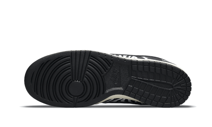 Nike SB Dunk Low OG QS Quartersnacks Zebra