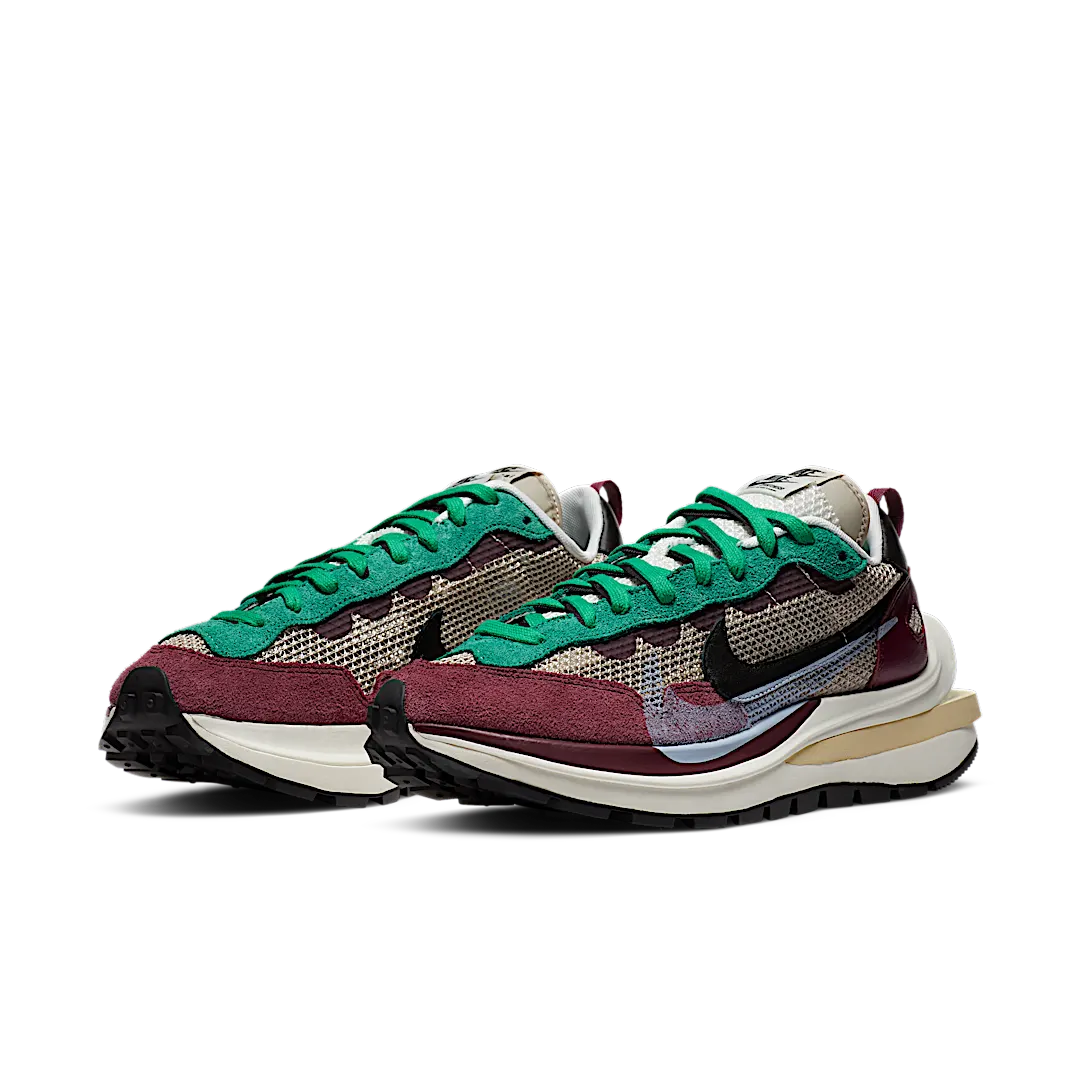 Nike Vaporwaffle sacai Villain Red Neptune Green
