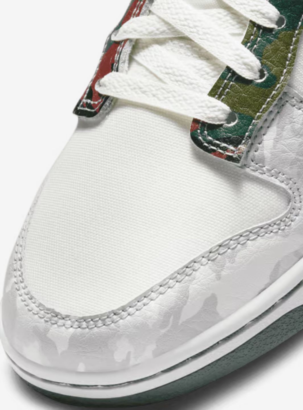 Nike Dunk Low SE Sail Multi-Camo