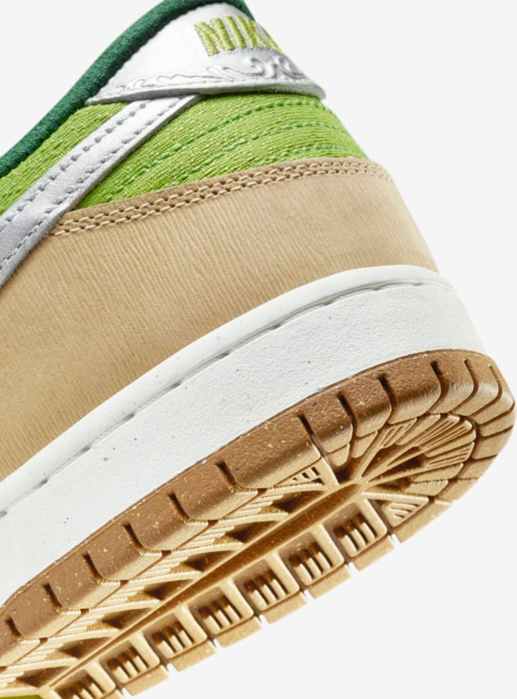 Nike SB Dunk Low Escargot