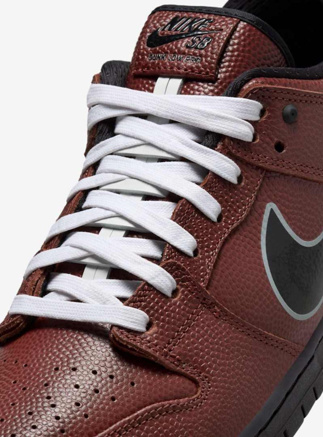 Nike SB Dunk Low Limosine Skateboards